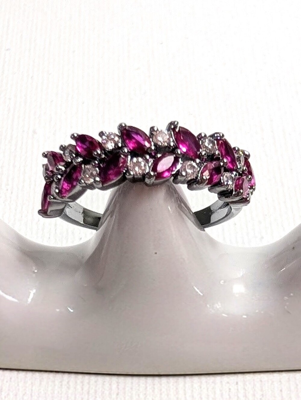 NWOT Bomb Party Sitting Pretty Band Size 8